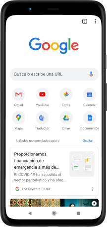 Teléfono Pixel 4 XL donde se muestra la barra de búsqueda de Google.com, las aplicaciones favoritas y los artículos sugeridos en la pantalla.